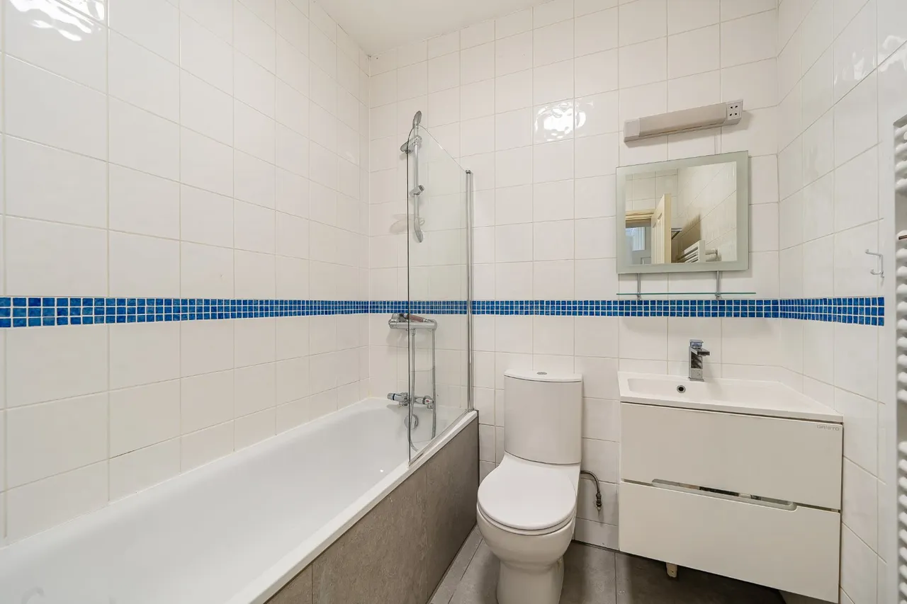 Finchley Road, London, NW3, photo 13