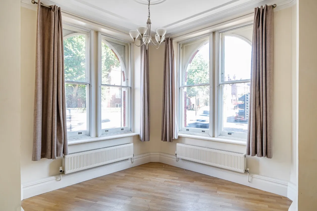Finchley Road, London, NW3, photo 7