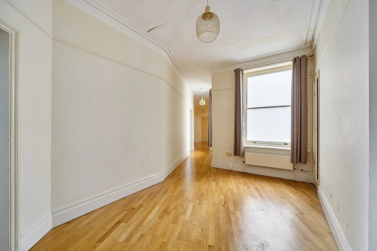 Finchley Road, London, NW3, photo 6