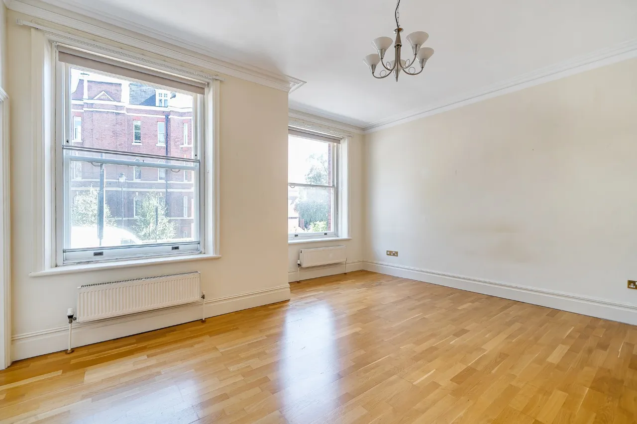 Finchley Road, London, NW3, photo 15