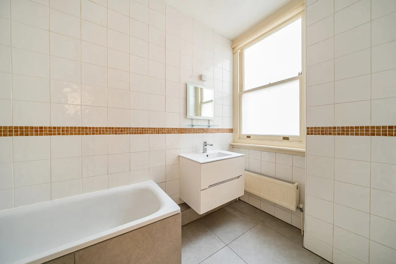 Finchley Road, London, NW3, photo 9
