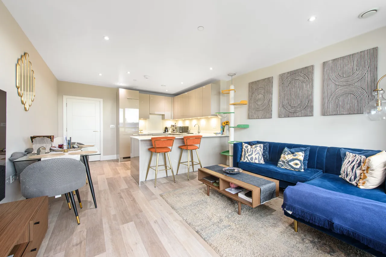 2 bed flat for sale — 18 Mill Court, 8a Station Road, London