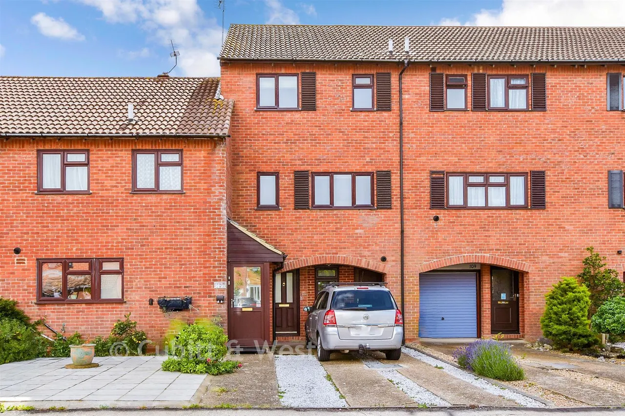 4 bed house for sale, Dinsdale Gardens, Rustington, BN16