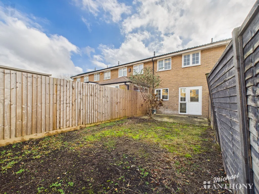 Crocus Drive, Aylesbury, HP21 8YT, photo 3