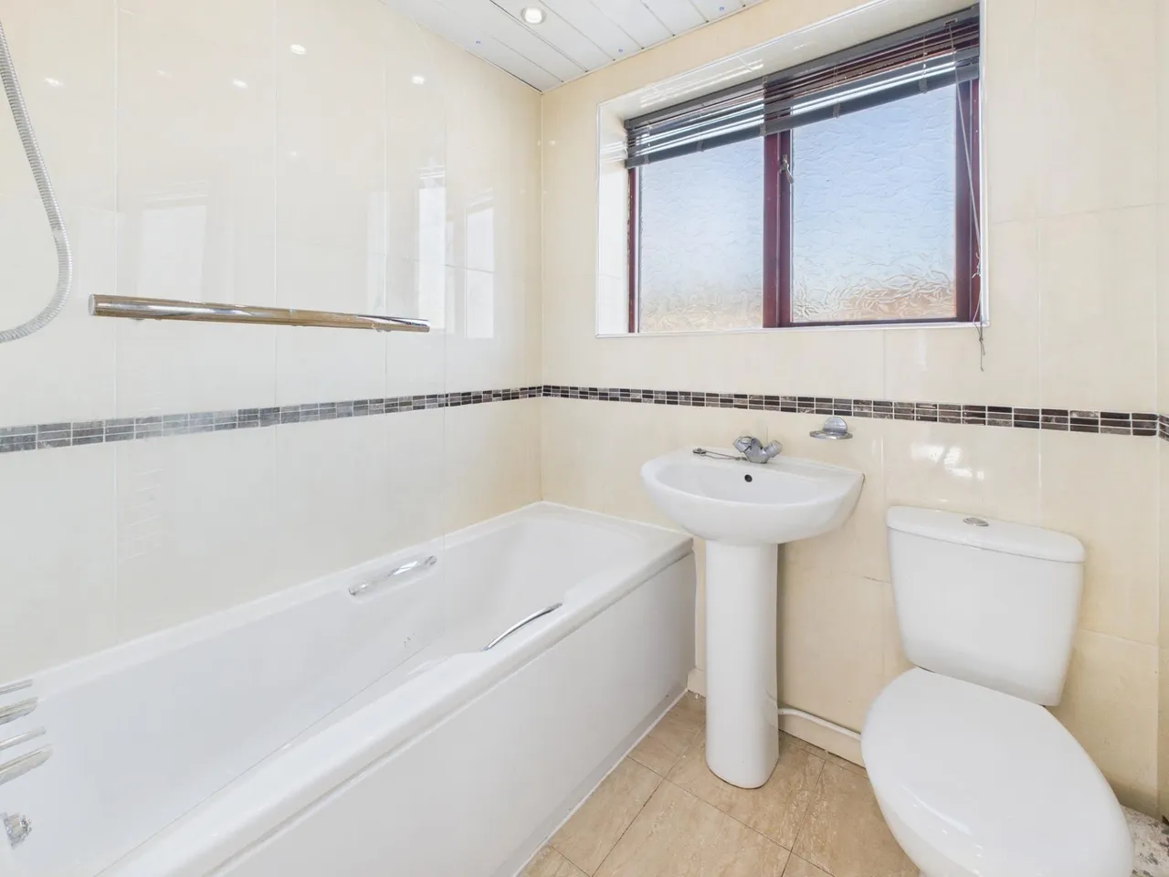 Shefford Crescent, Winstanley, WN3, photo 7
