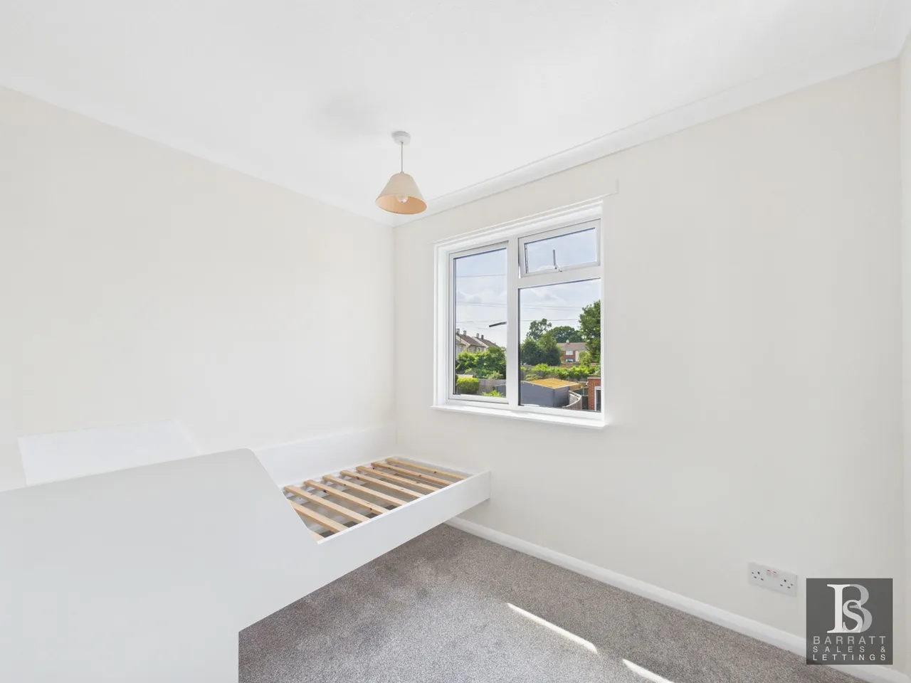 Stuart Close, Windsor, SL4, photo 19