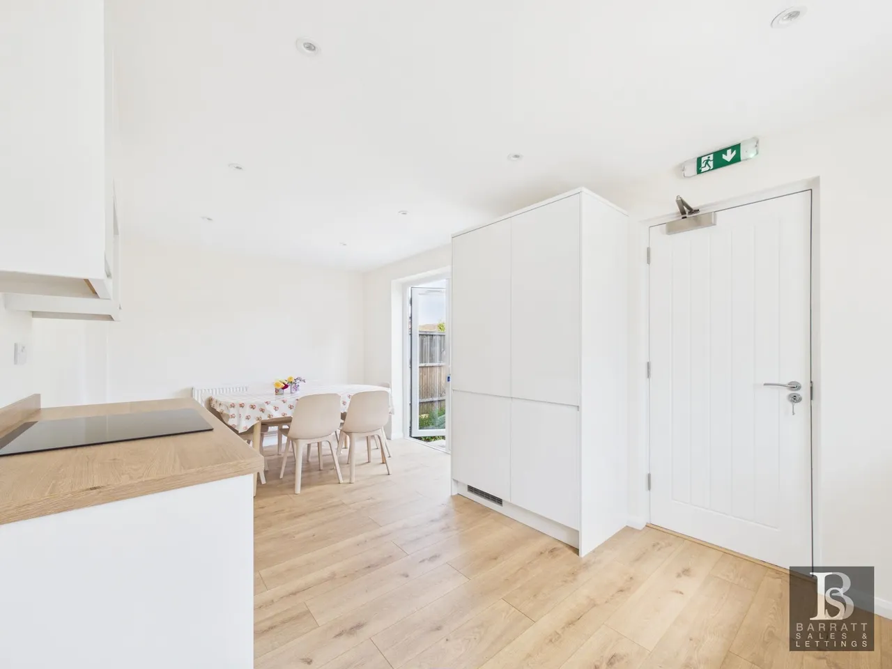 Stuart Close, Windsor, SL4, photo 8