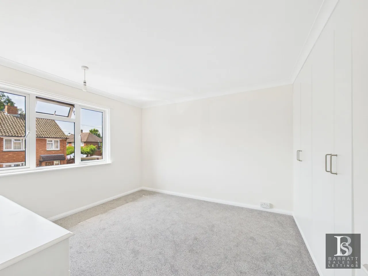 Stuart Close, Windsor, SL4, photo 17