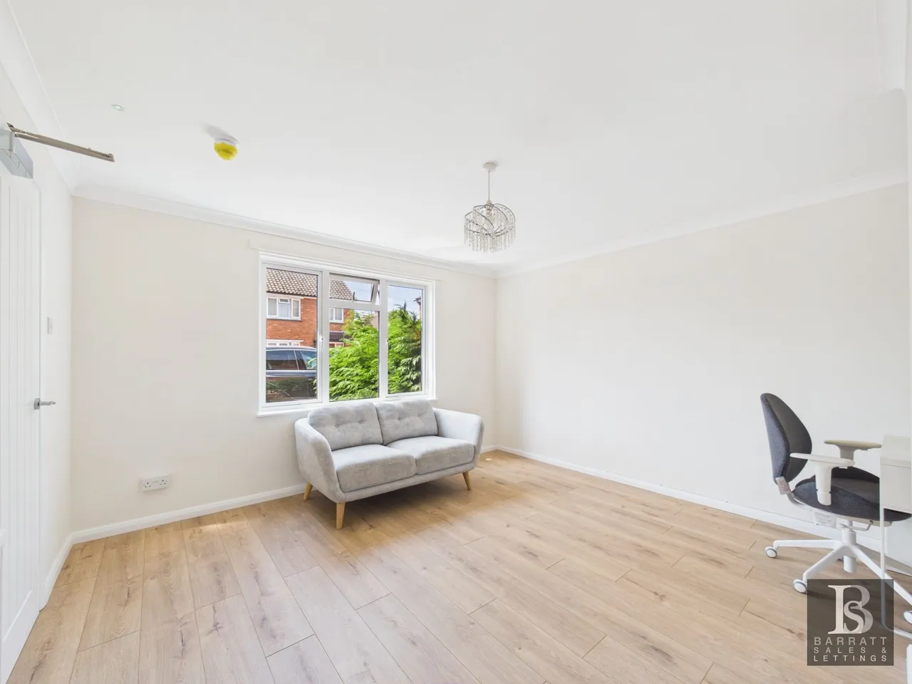 Stuart Close, Windsor, SL4, photo 4