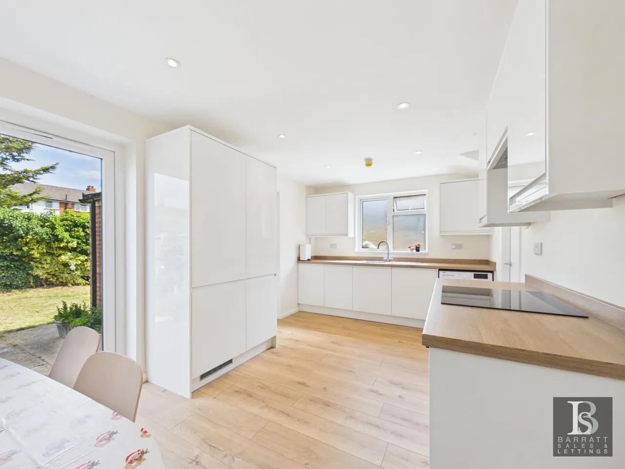 Stuart Close, Windsor, SL4, photo 6