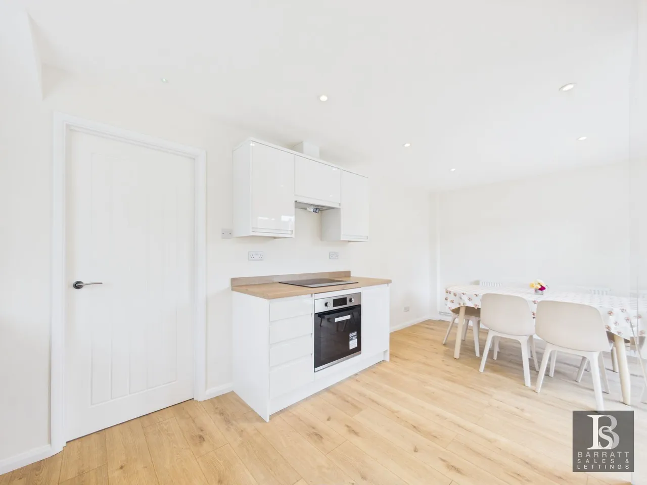 Stuart Close, Windsor, SL4, photo 7