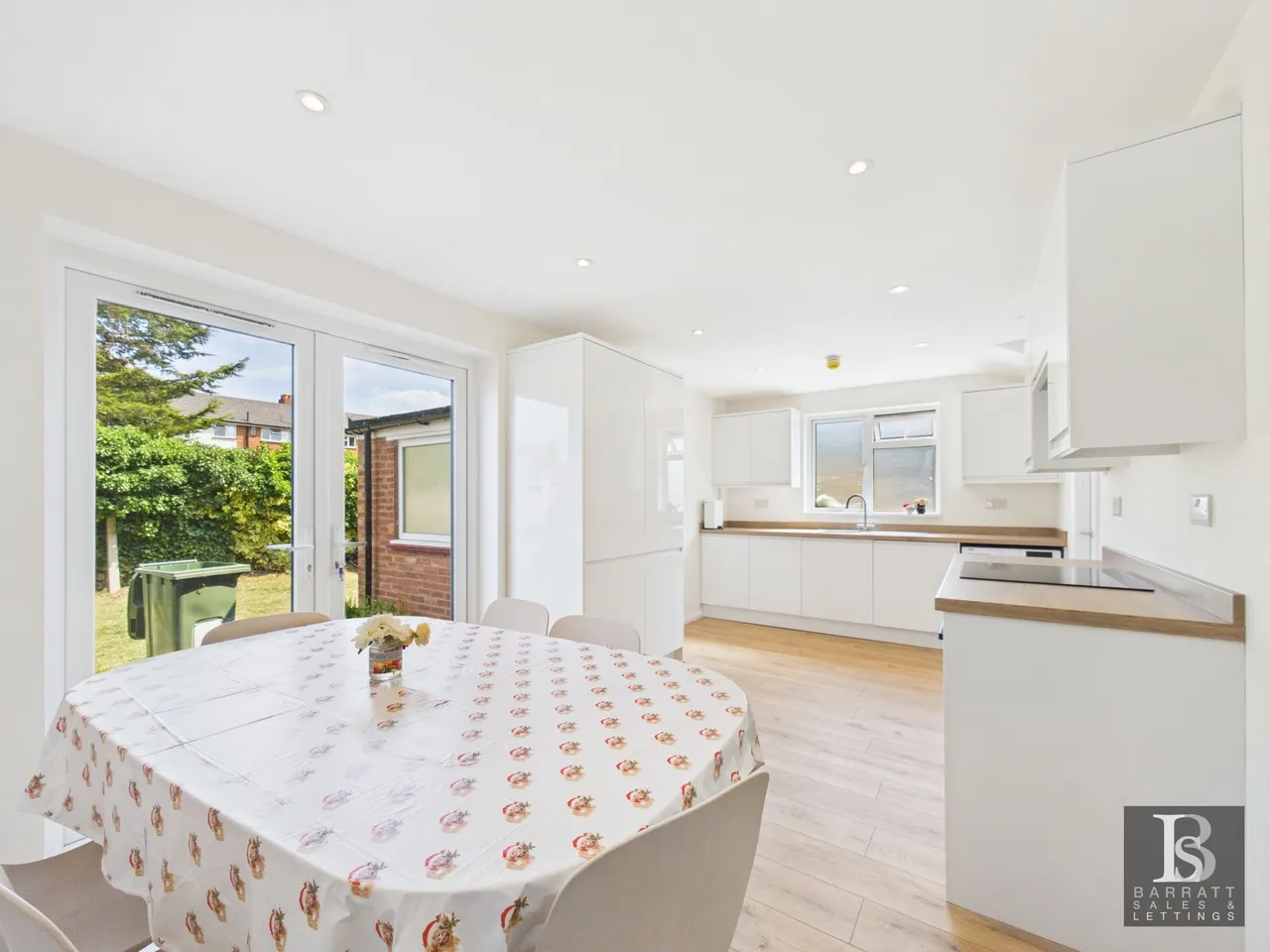 Stuart Close, Windsor, SL4, photo 11
