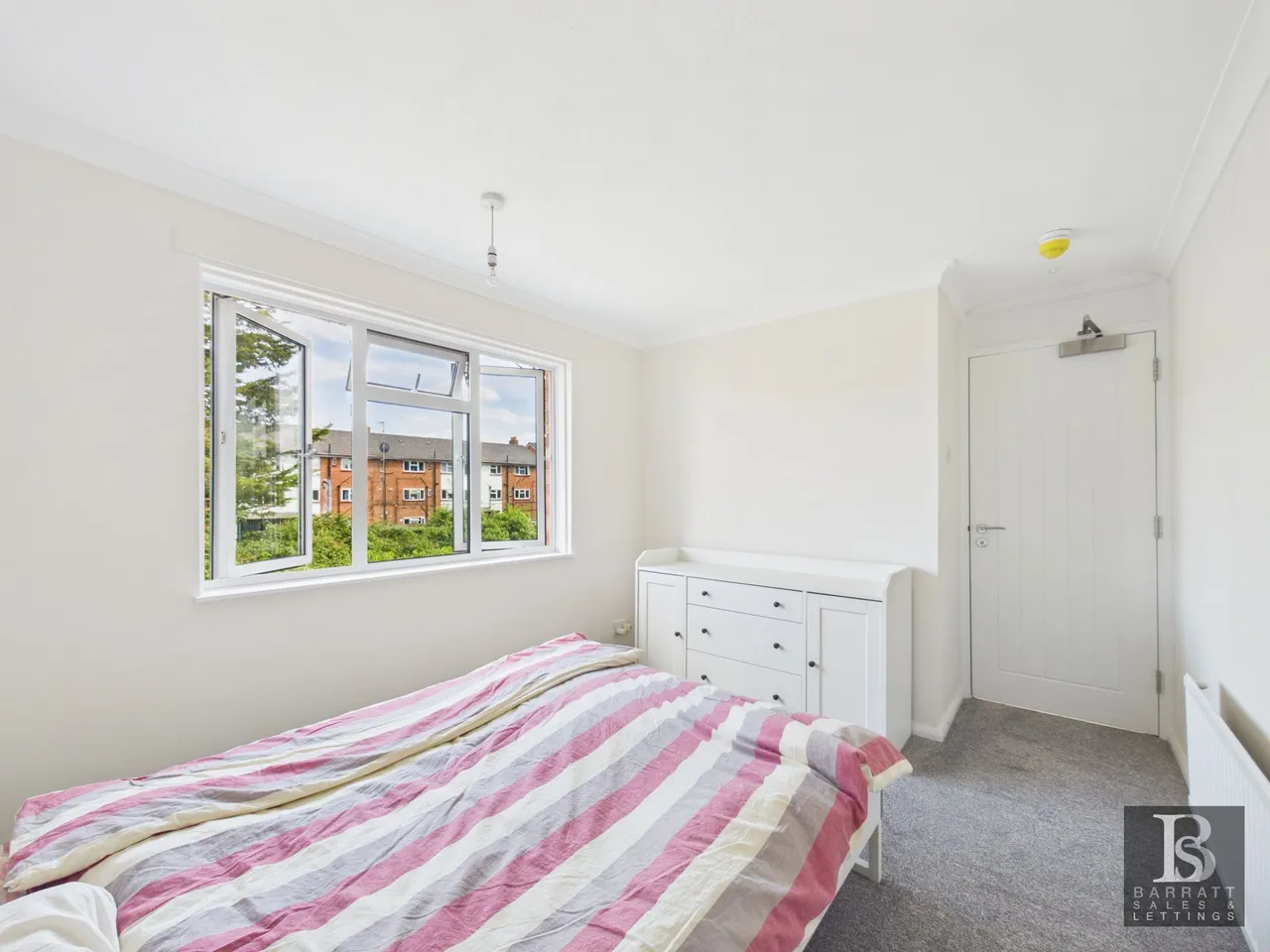 Stuart Close, Windsor, SL4, photo 16