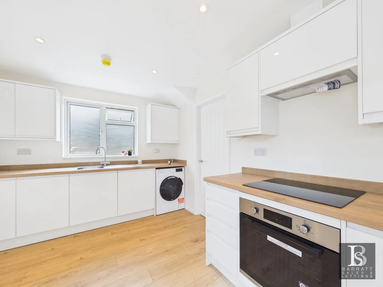 Stuart Close, Windsor, SL4, photo 12