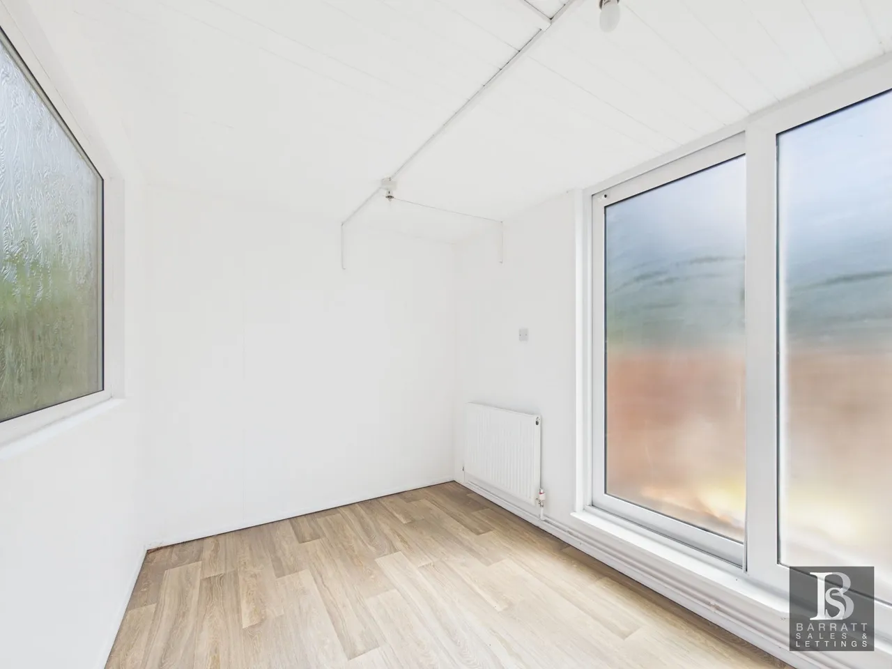 Stuart Close, Windsor, SL4, photo 13