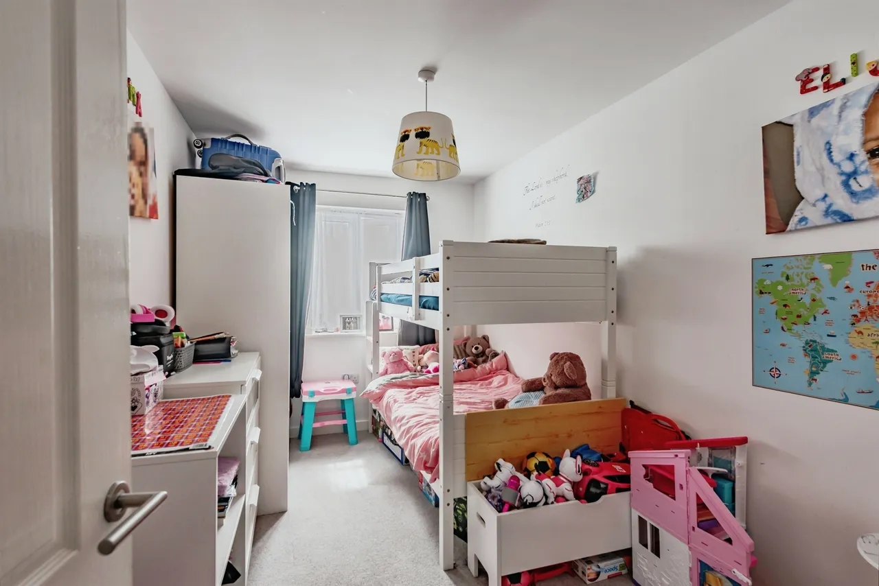 Richards Avenue, Horley, RH6, photo 8
