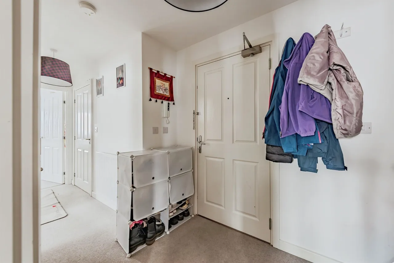Richards Avenue, Horley, RH6, photo 10