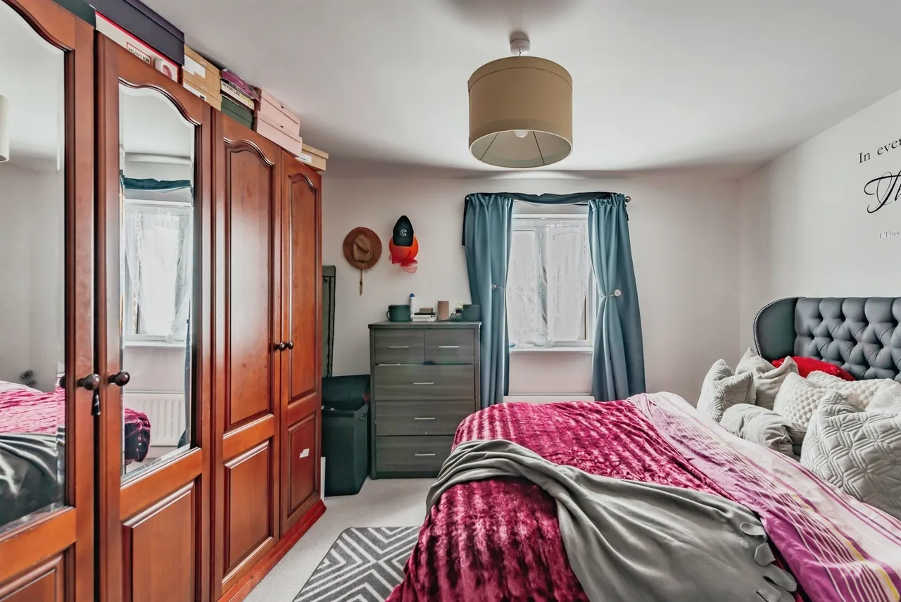 Richards Avenue, Horley, RH6, photo 7