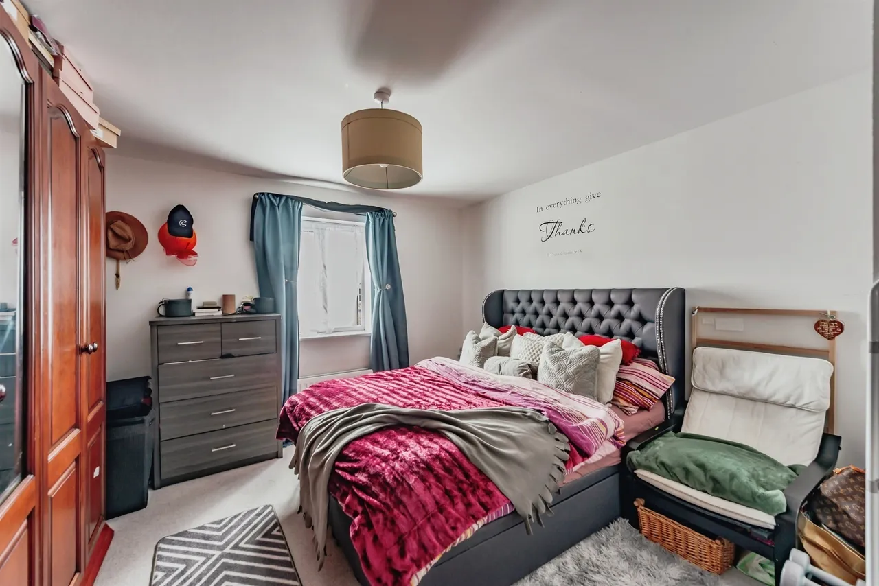 Richards Avenue, Horley, RH6, photo 6