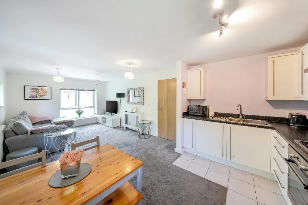 2 bed flat for sale, Hadleigh Grove, Coulsdon