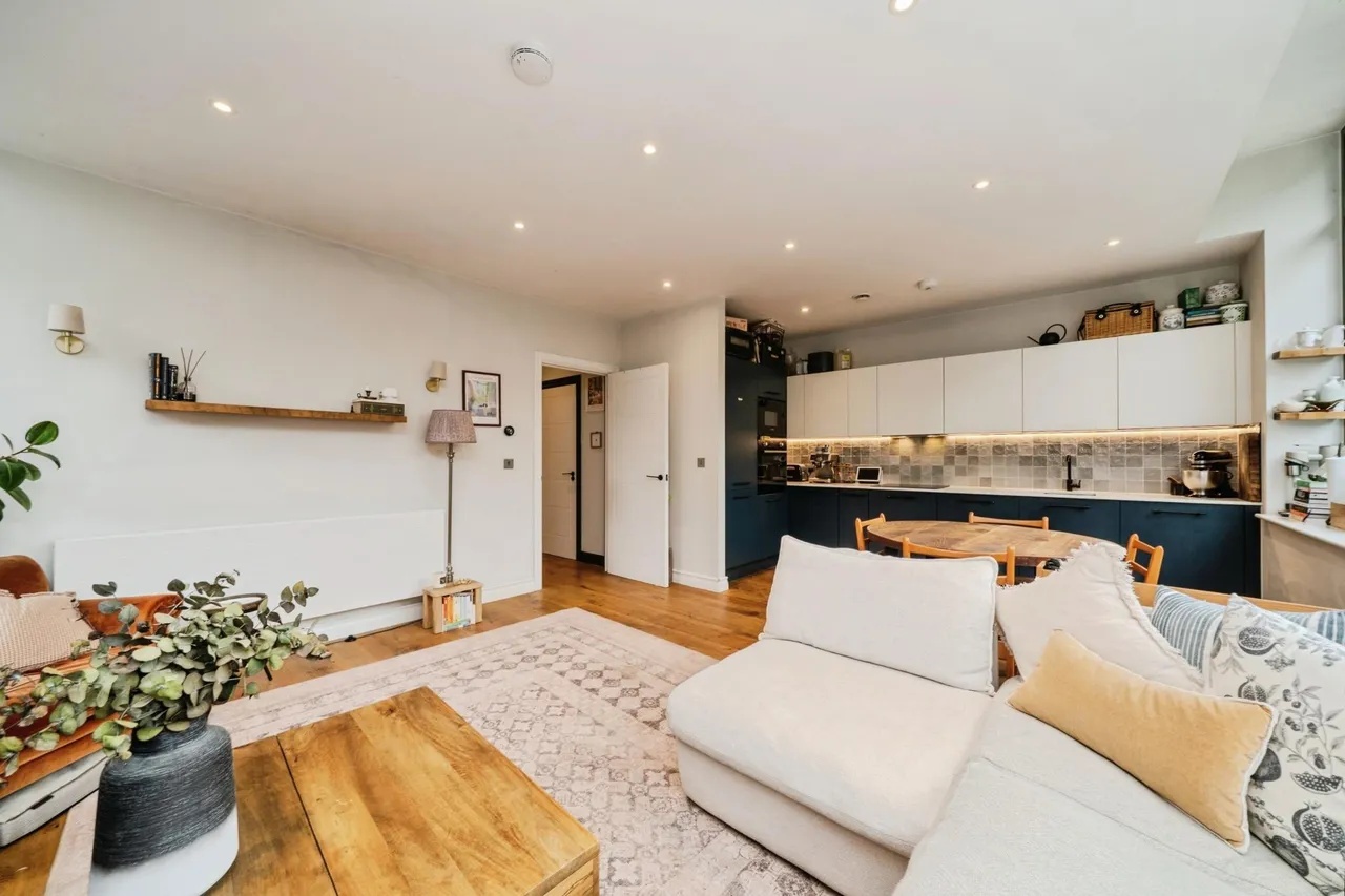 Littleworth Road, Esher, KT10, photo 16