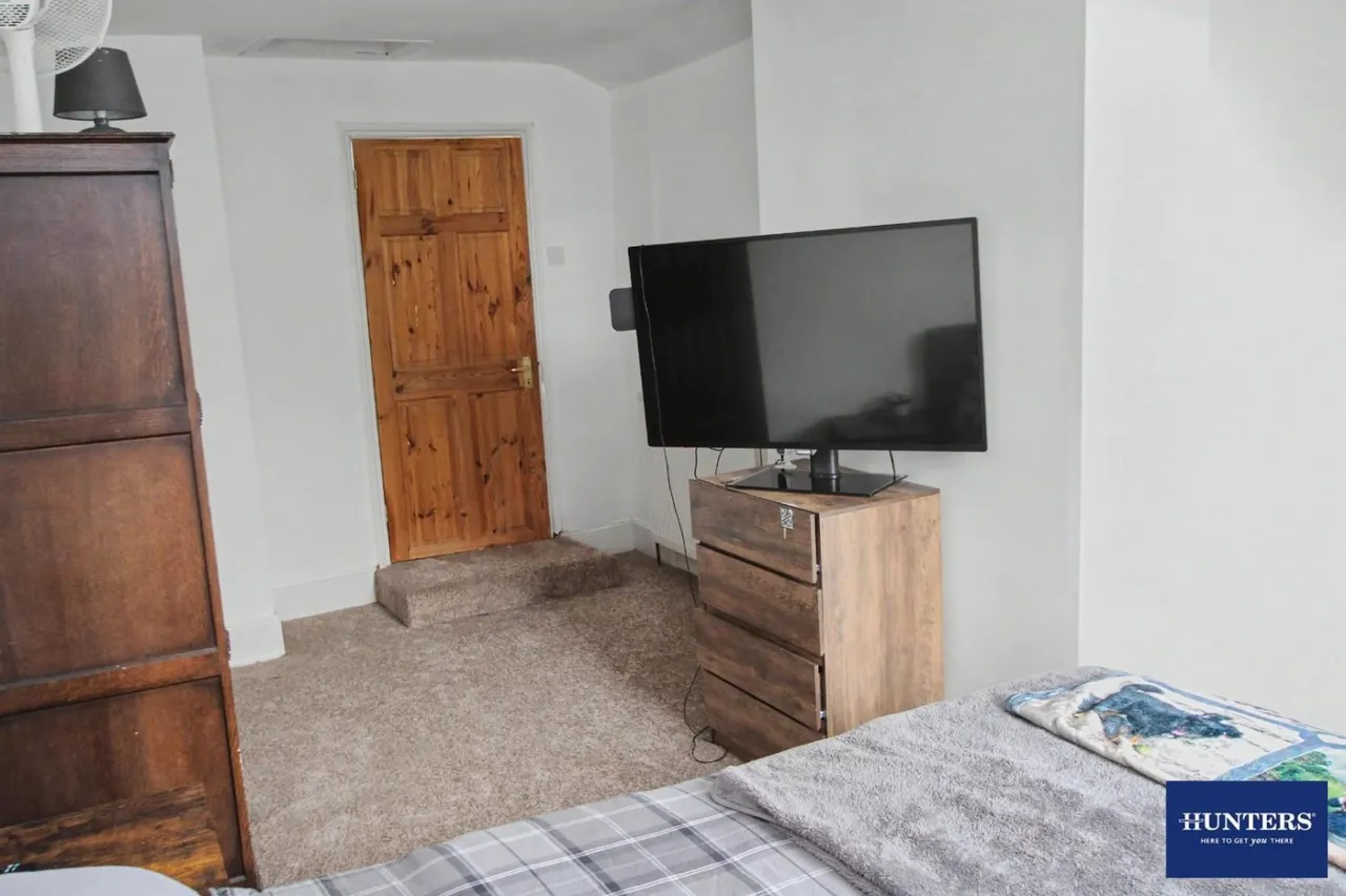 Holme Lane, Bradford, BD4, photo 9