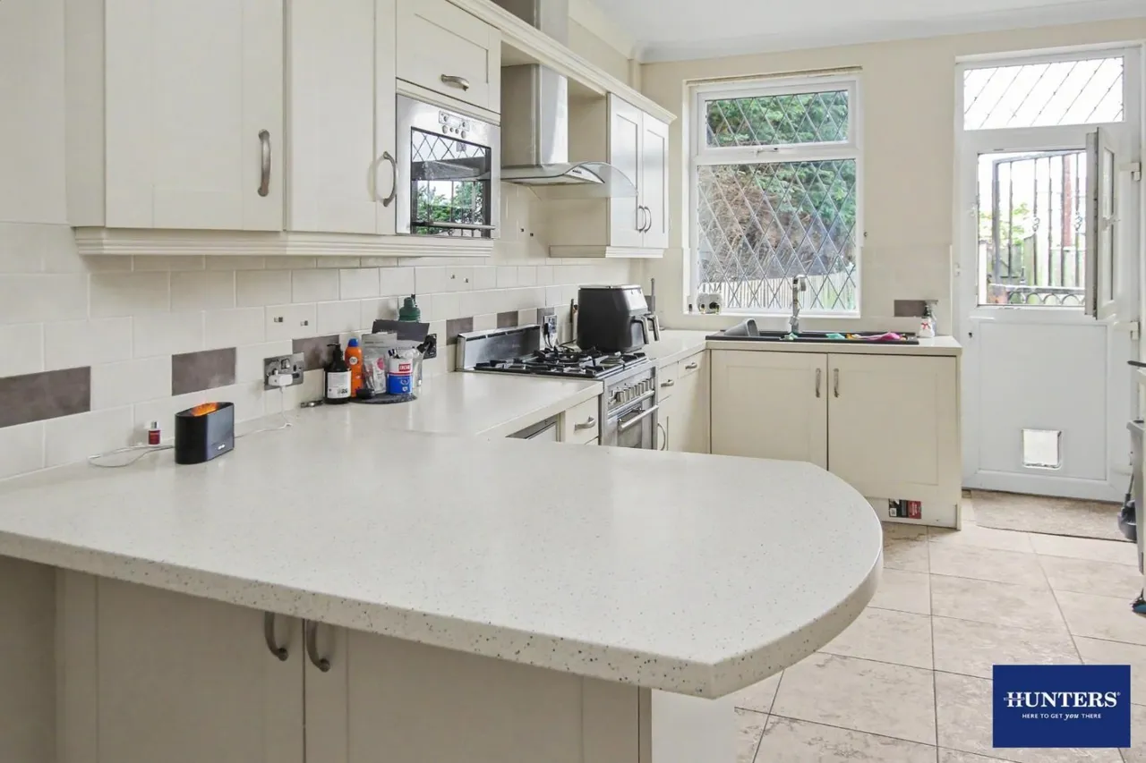 Holme Lane, Bradford, BD4, photo 6