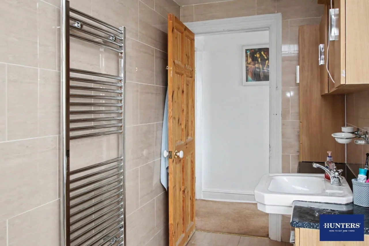 Holme Lane, Bradford, BD4, photo 13