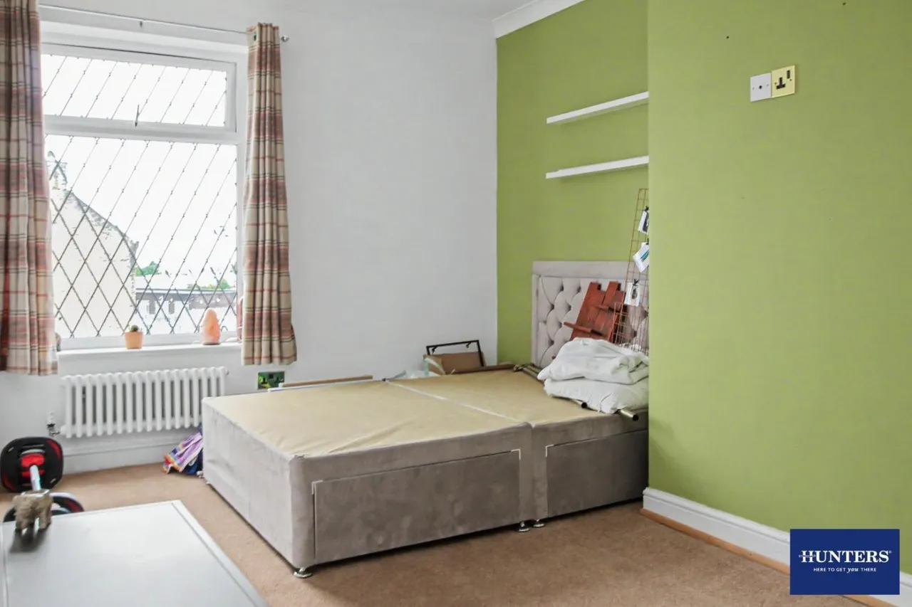 Holme Lane, Bradford, BD4, photo 10
