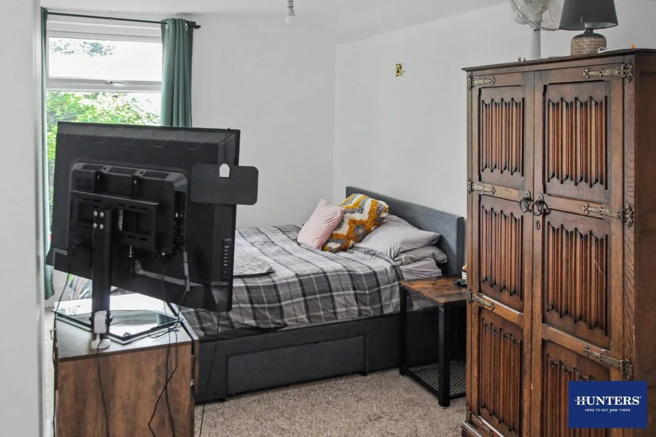 Holme Lane, Bradford, BD4, photo 8