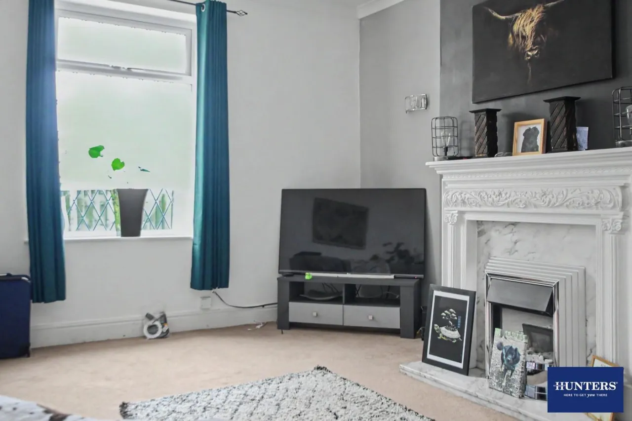 Holme Lane, Bradford, BD4, photo 5