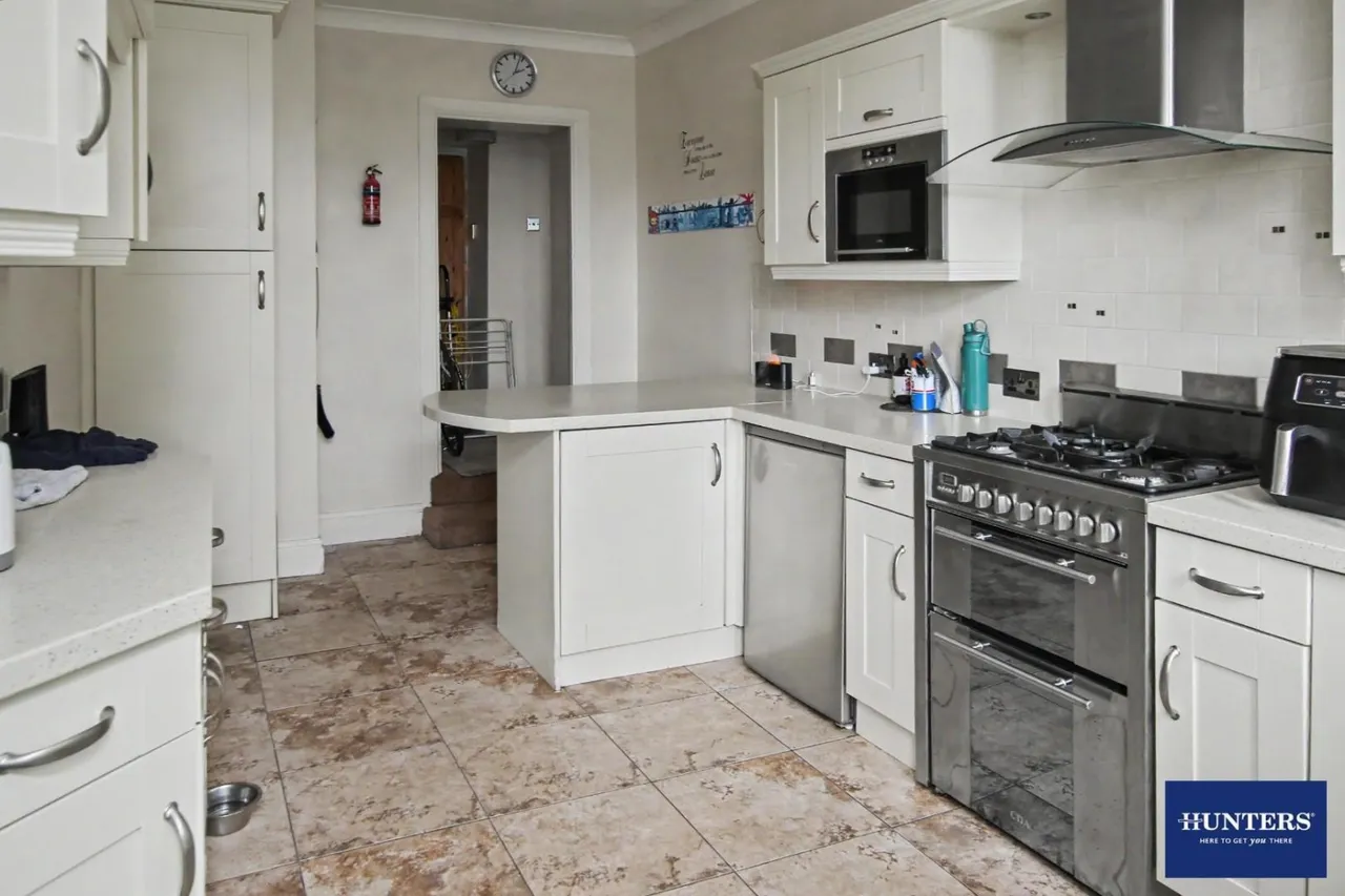 Holme Lane, Bradford, BD4, photo 7
