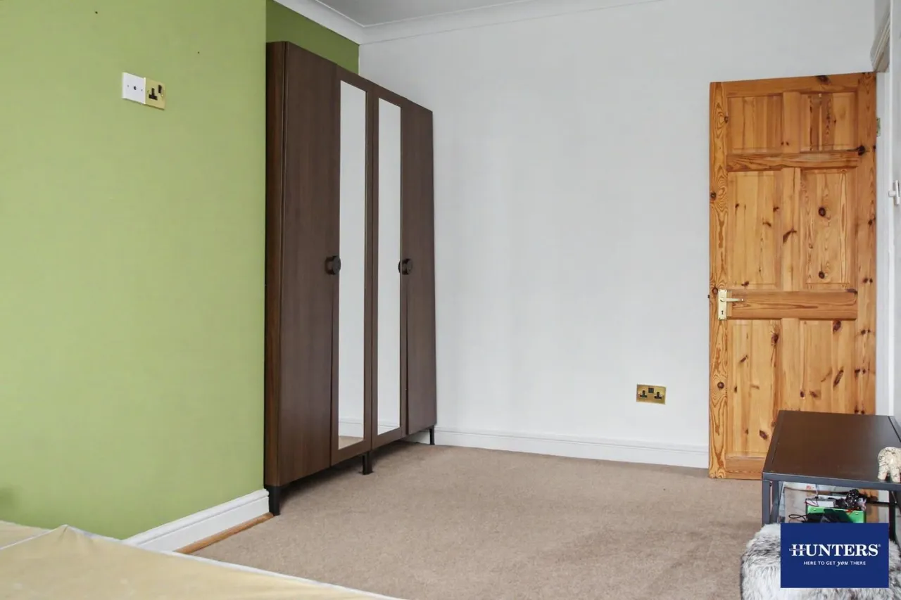 Holme Lane, Bradford, BD4, photo 11