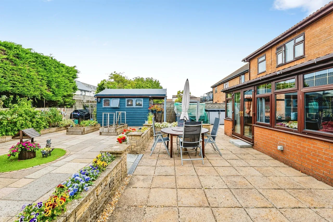 Adrian Close, Porthcawl, CF36, photo 28