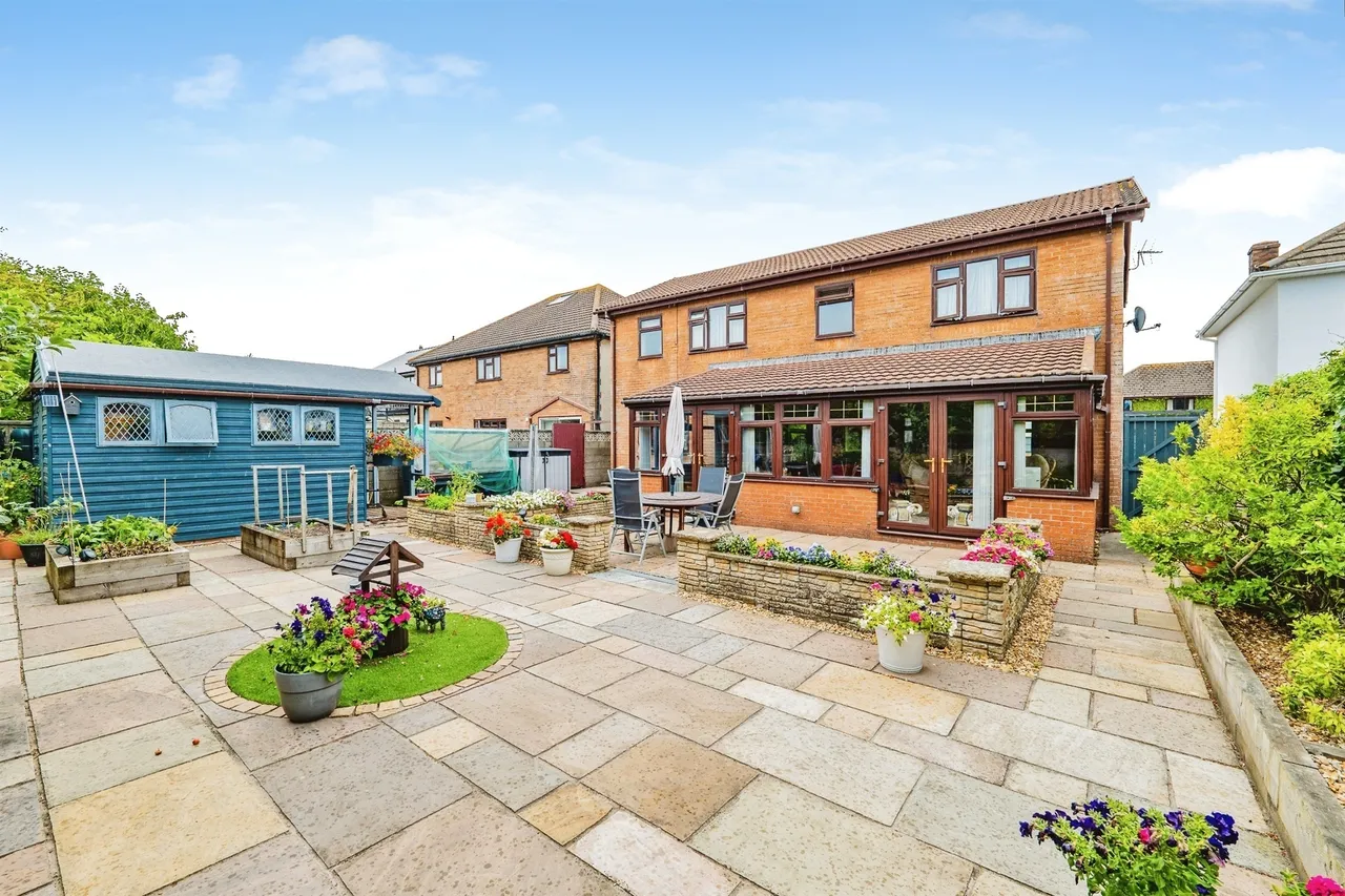 Adrian Close, Porthcawl, CF36, photo 14