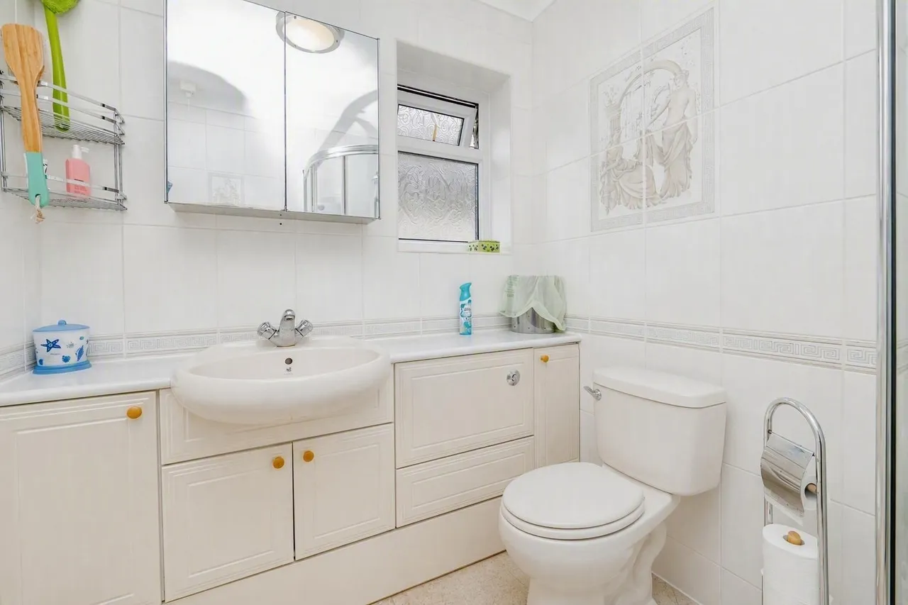 Adrian Close, Porthcawl, CF36, photo 10