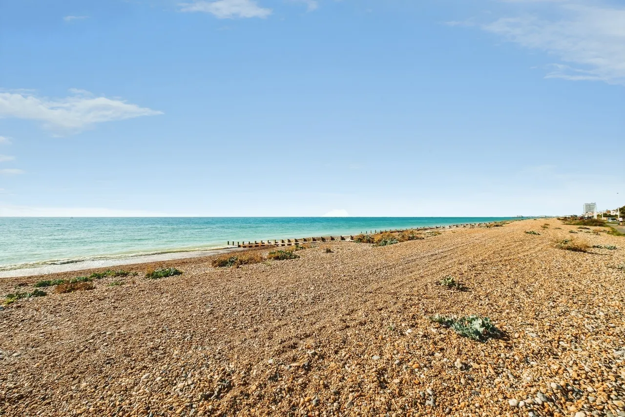 Brighton Road, Worthing, BN11, photo 2