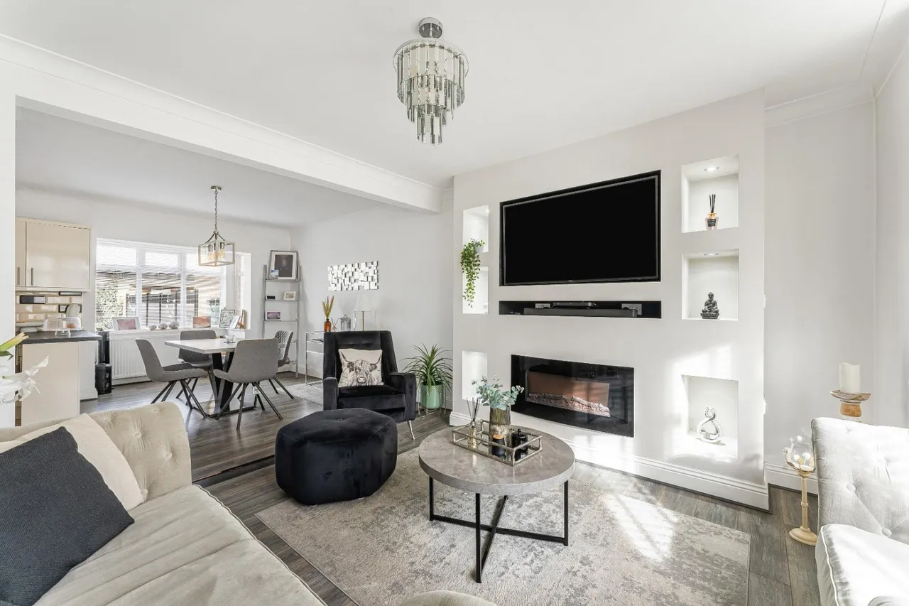 3 bed house for sale, Southern Way, Romford, RM7