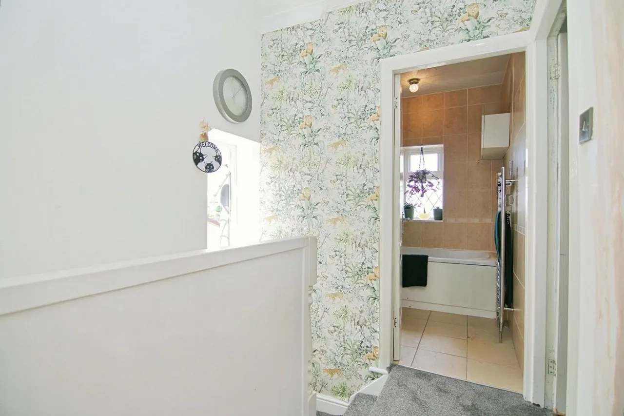 Owlcotes Road, Pudsey, LS28, photo 7
