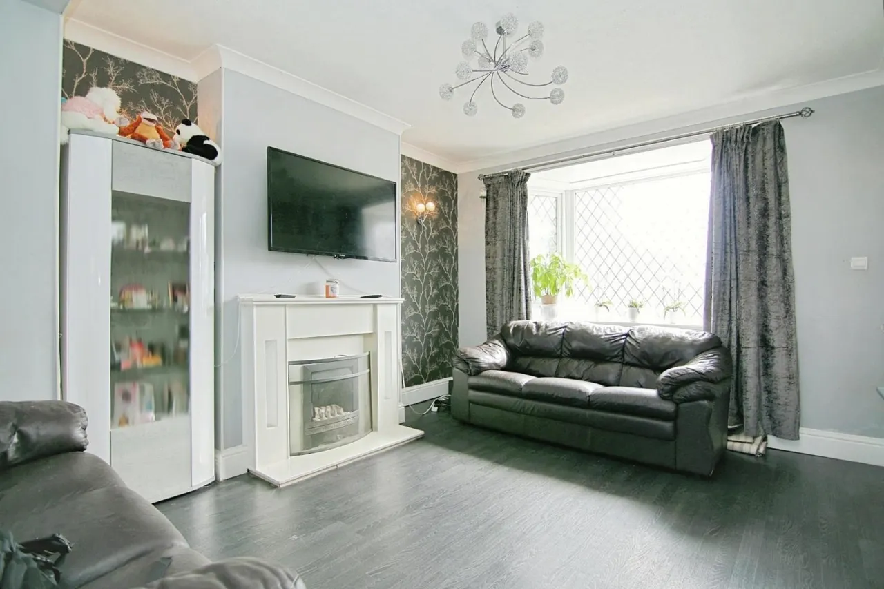 Owlcotes Road, Pudsey, LS28, photo 2