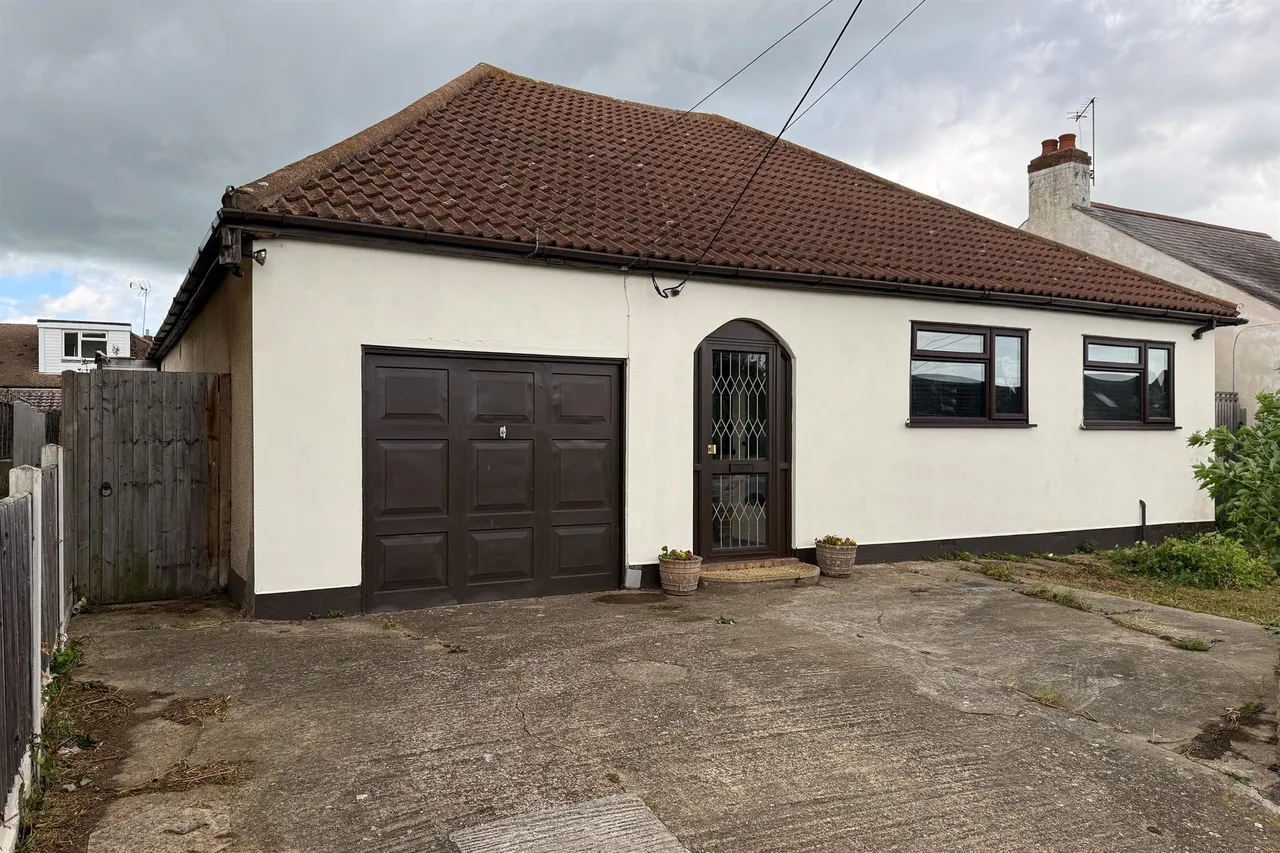 2 bed house for sale, Queen Elizabeth Chase, Rochford, SS4