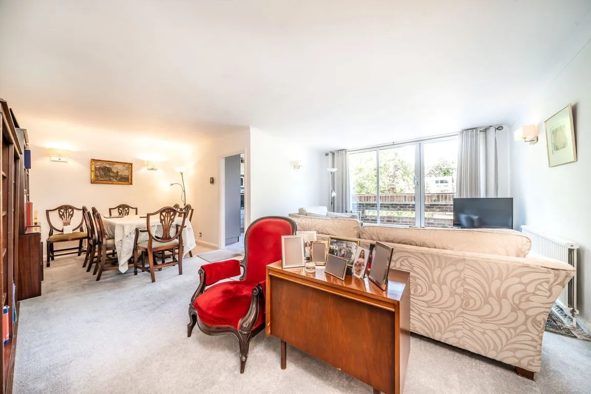 Stroudwater Park, Weybridge, KT13, photo 4