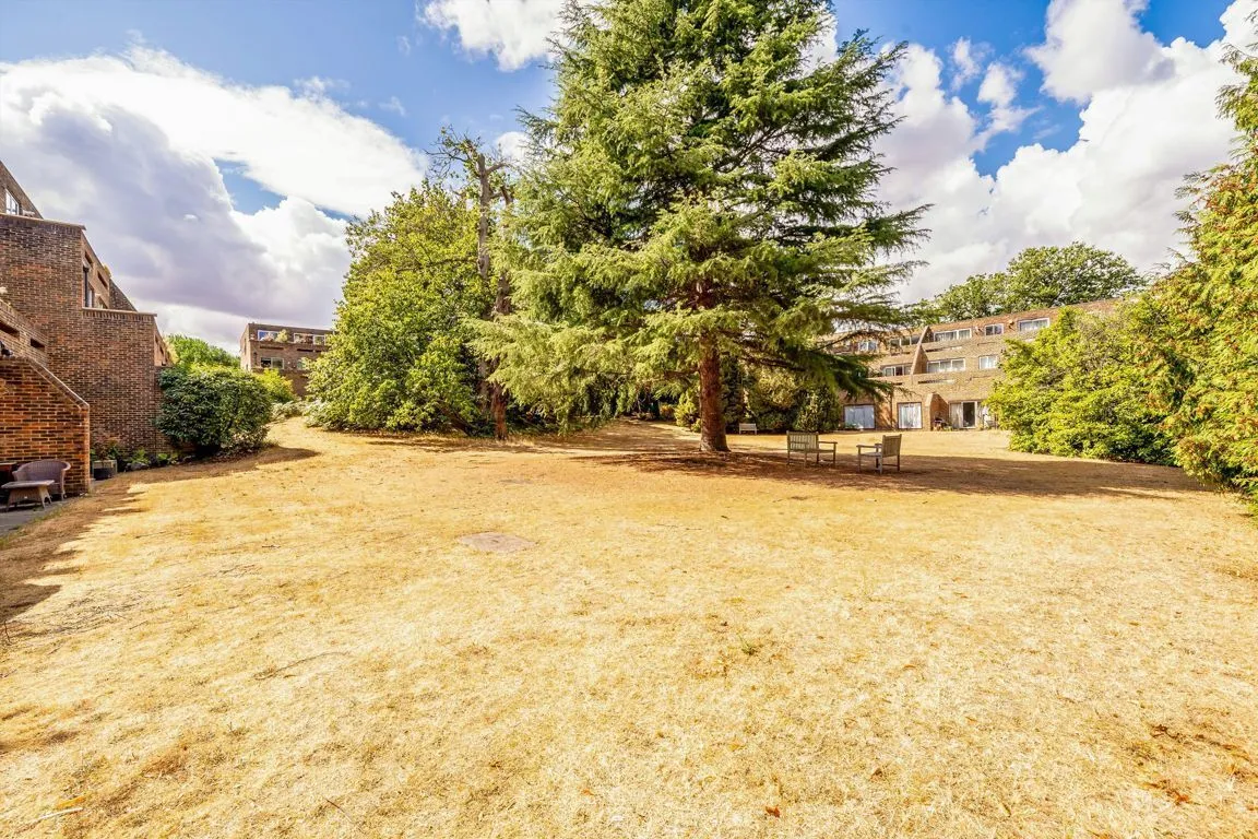 Stroudwater Park, Weybridge, KT13, photo 8