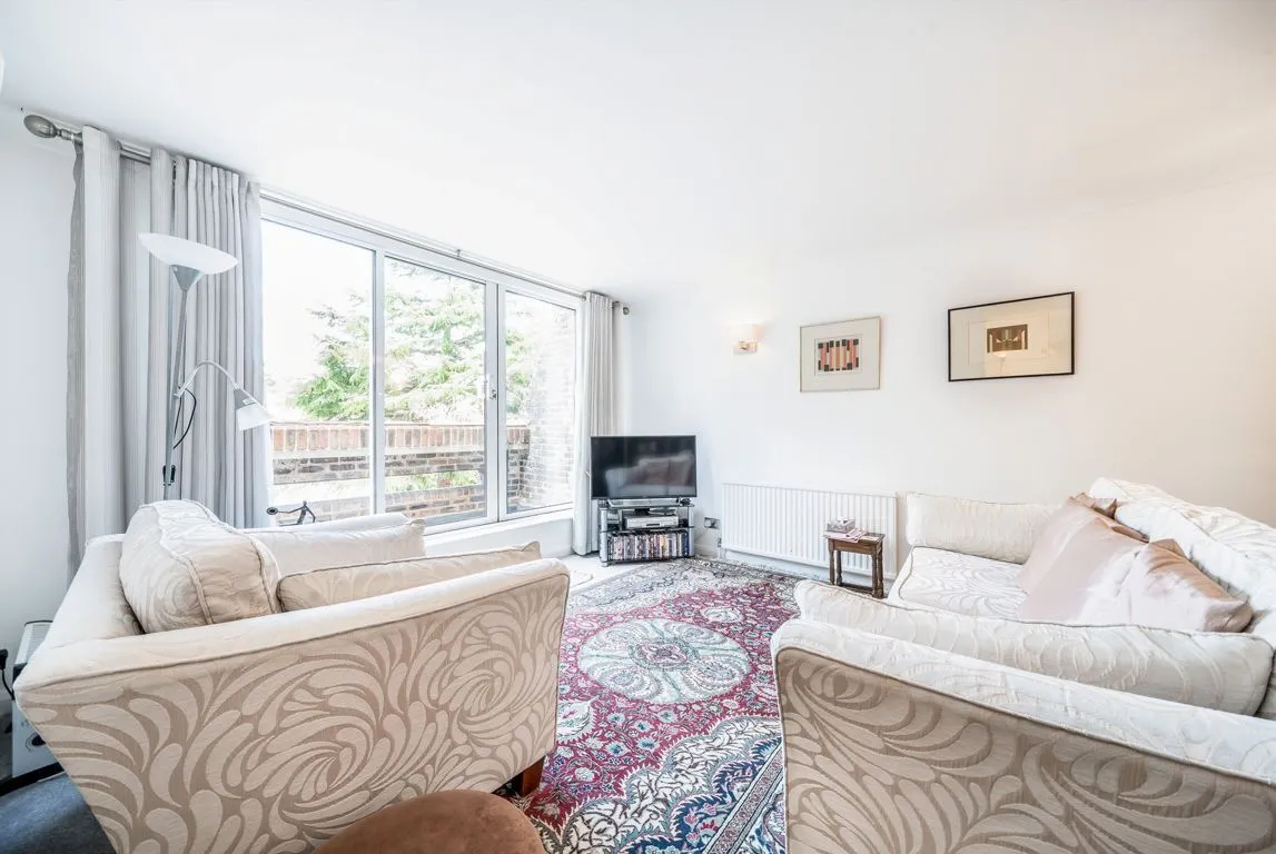 Stroudwater Park, Weybridge, KT13, photo 2
