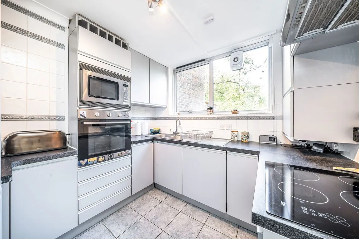 Stroudwater Park, Weybridge, KT13, photo 3