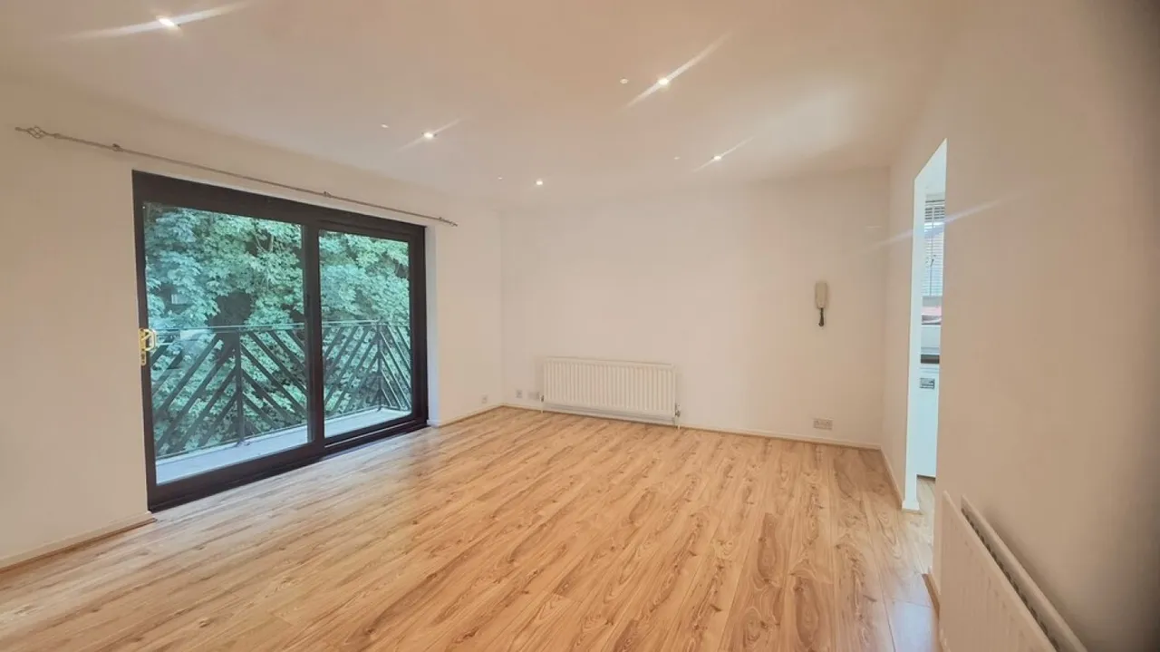 Treetops, Whyteleafe, CR3, photo 3