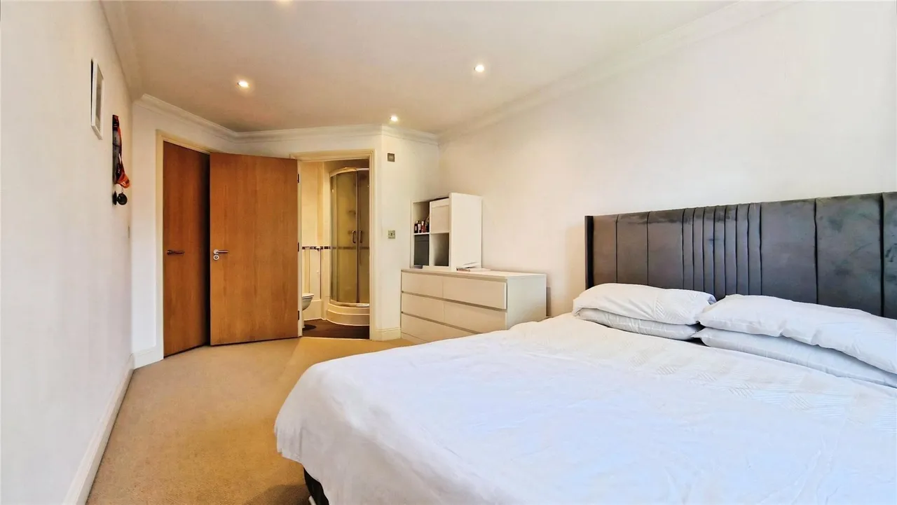 Forest Road, Binfield, Bracknell, Berkshire, RG42 4AF, photo 9