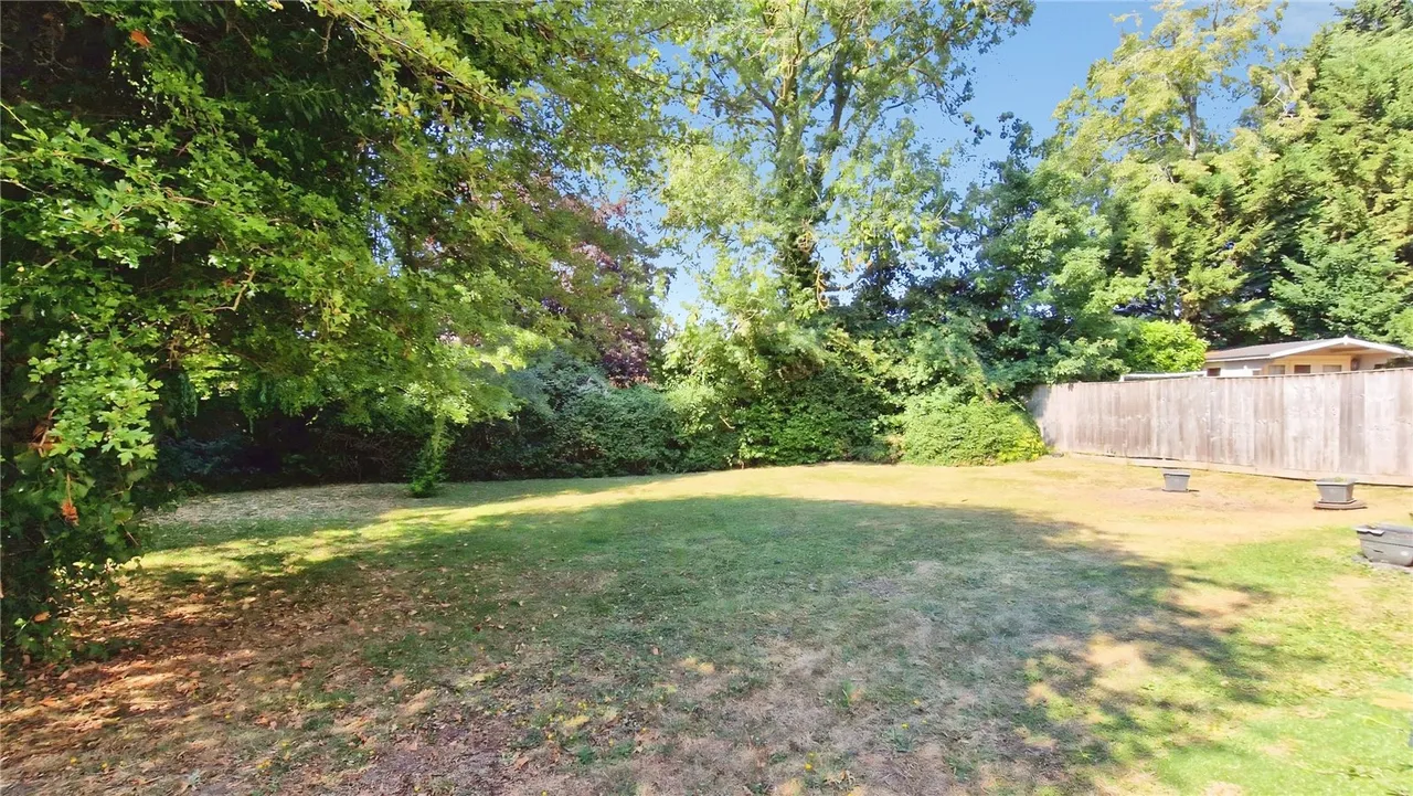 Forest Road, Binfield, Bracknell, Berkshire, RG42 4AF, photo 10