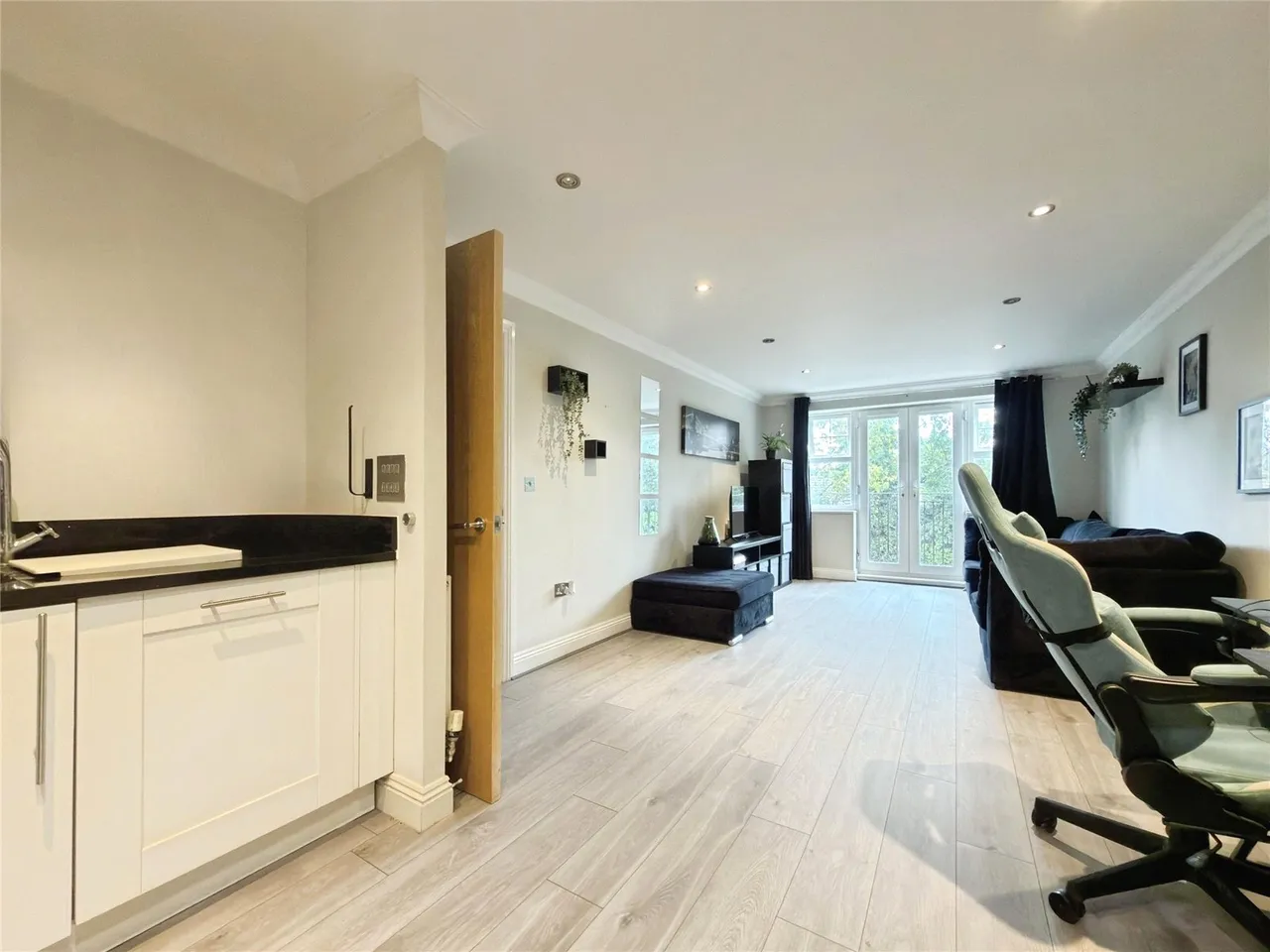 Forest Road, Binfield, Bracknell, Berkshire, RG42 4AF, photo 4