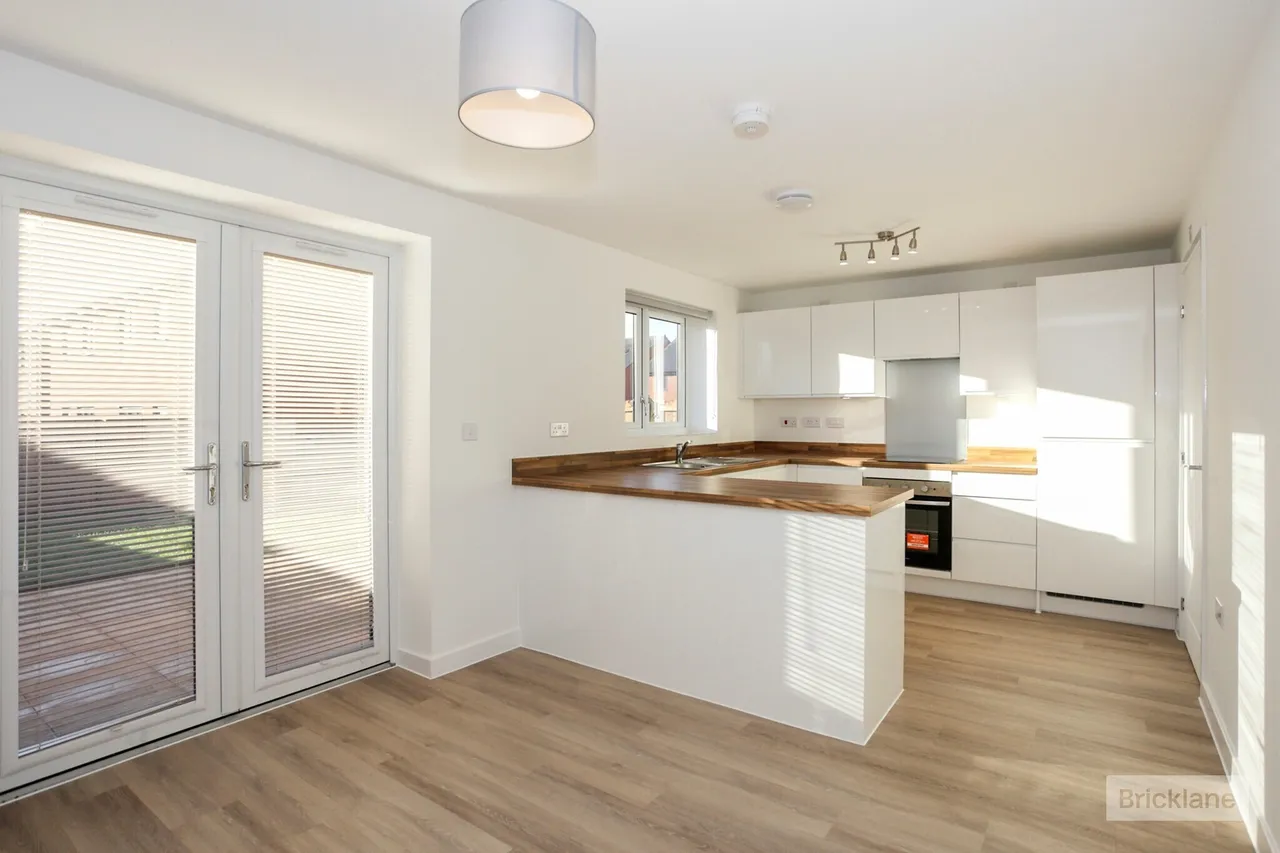 4 bed property to rent, Stonemason Way, Peterborough, PE4